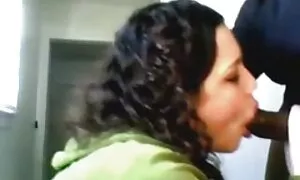 ロシアの女性は男性の陰茎を膨らませ、落ち着かせる 女 用 エロ 動画