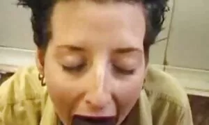 若い隣人はストッキングでロシアの母を吹いた 女性 専用 エロ 動画