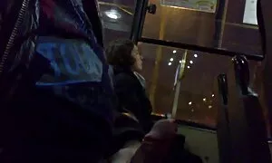 熱いふしだらな女は男を見て詐欺を作る 女の子 の ため エロ 動画
