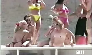 スリム少女のスニーカーが大好き屋外性 女子 向け エロ 動画