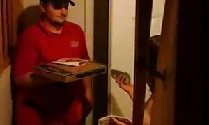 二人の女の子は男性を誘惑し、彼らの足を広げる 女性 専用 アダルト 画像