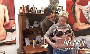 キャバリアは彼女のパートナーを指し、blowjobを取得します 女の子 用 エロ ビデオ