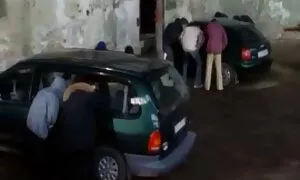 ロシアは詐欺を見るために男を強制します 女性 用 無料 エロ