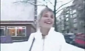 豪華なロシアの金髪が彼女の滑りゃ アダルト 女性 用 無料 動画
