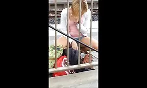 若い女の子をねじ込むロシアの恋人メンバー エロ 動画 無料 女 向け