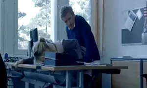 白いストッキングで膣を撫でる美しい少女 シュガール エロ 動画