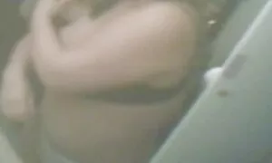 変態は透明な滑らかなパンツのためにいつでも発射されることが幸運でした エロ い 動画 女性 の ため の